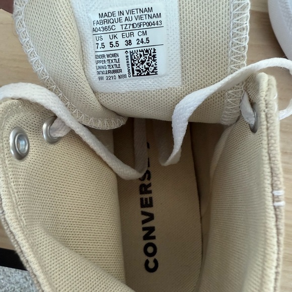 Tan converse high tops - Picture 6 of 7